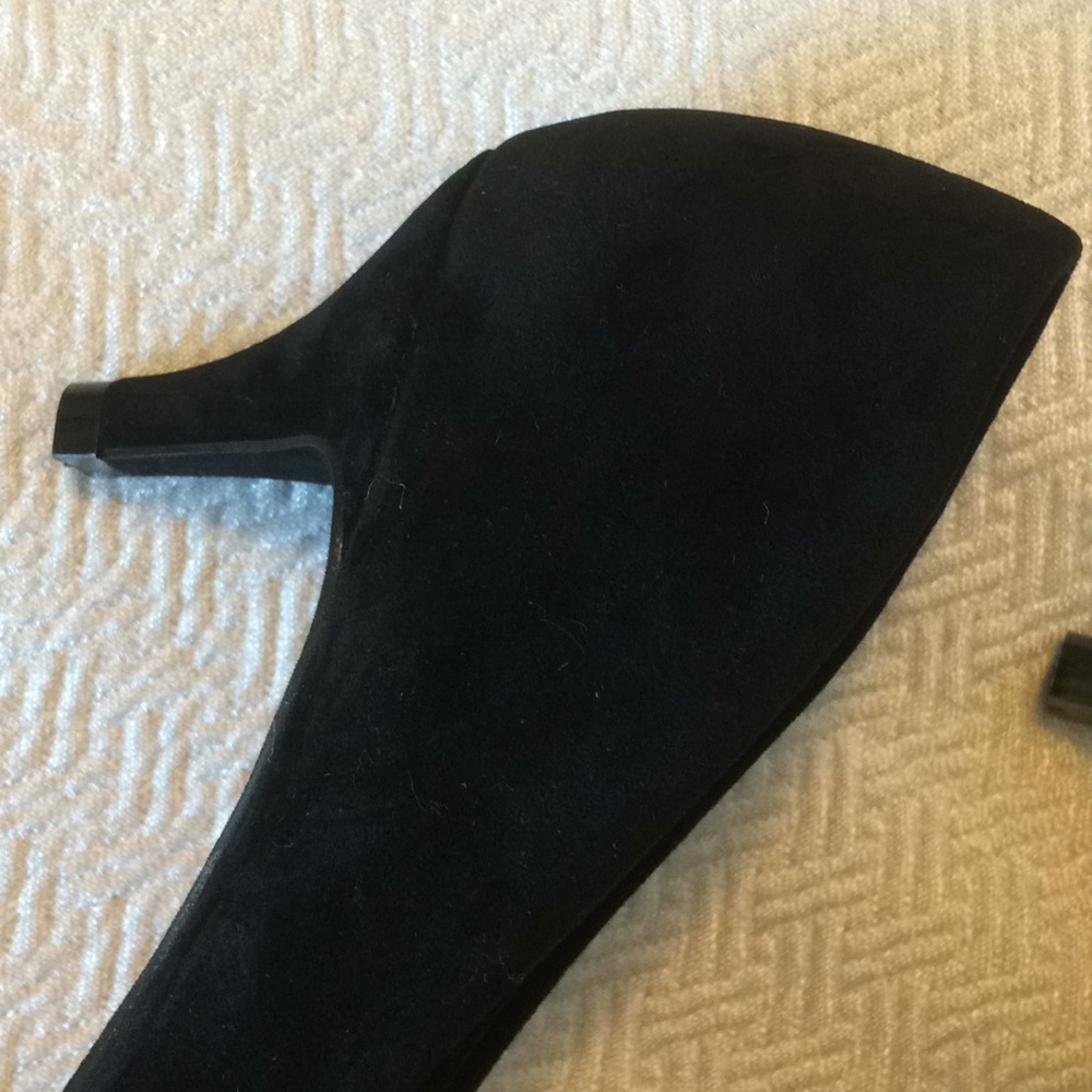 Timeless Black Pump - Picture 6 of 6